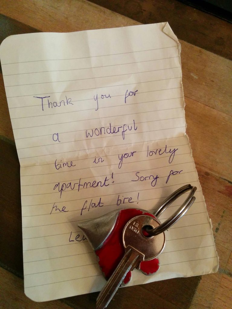 House keys resting on a handwritten thank-you note
